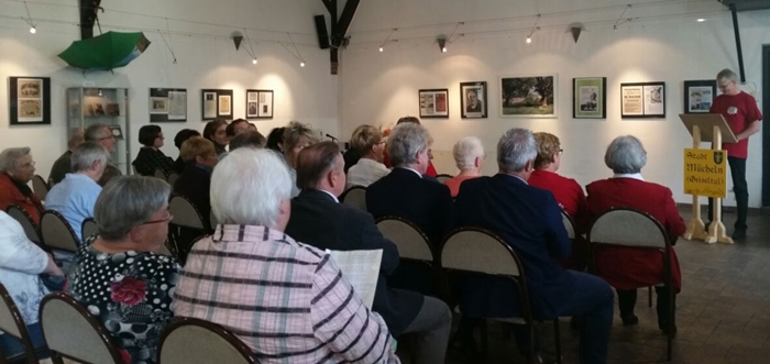 Eröffnungsveranstaltung der Adolf-Holst-Ausstellung in Mücheln am 23.9.2017 mit ca. 60 Personen